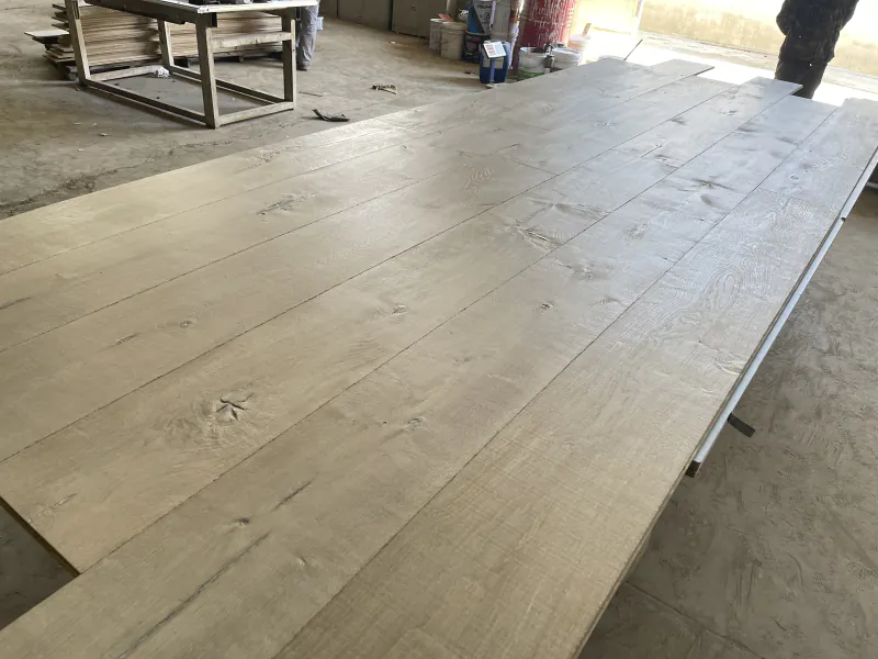 Light Reactive Stain Shrunk Face Oak Flooring | Textured Engineered European Oak - Image 4