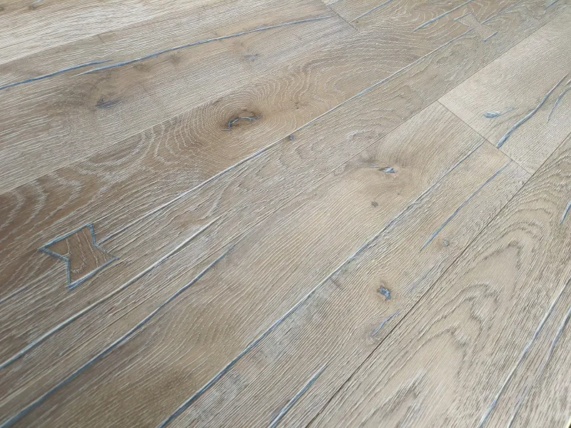 Natural Rustic Oak Flooring with Bowtie Inlay | EF Grade Antique Oak - Image 3